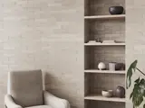 Ravenna 6x24 cm lagt på stuevegg med hyller